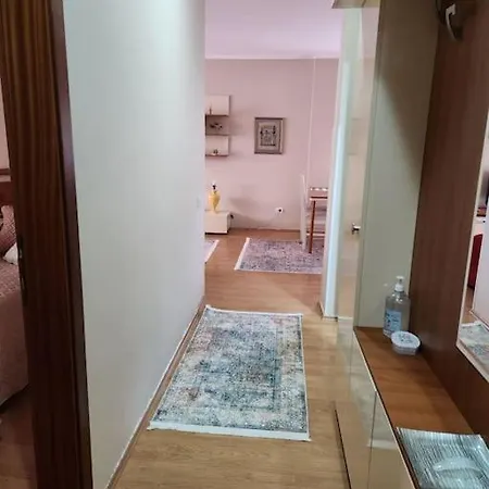 Cosy, Centrally-located Flat *